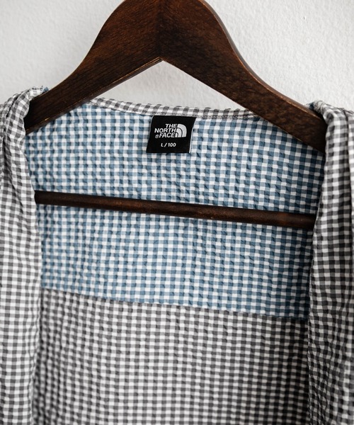 THE NORTH FACE(ザノースフェイス)の「THE NORTH FACE ザ・ノースフェイス M'S TRAVELER CHECK S/S SHIRTS ワンポイントロゴ刺繍ギンガムチェック柄半袖シャツ(シャツ/ブラウス・メンズ・レッド/チャコール/ブルー・M/XL/L)」の5枚目の写真
