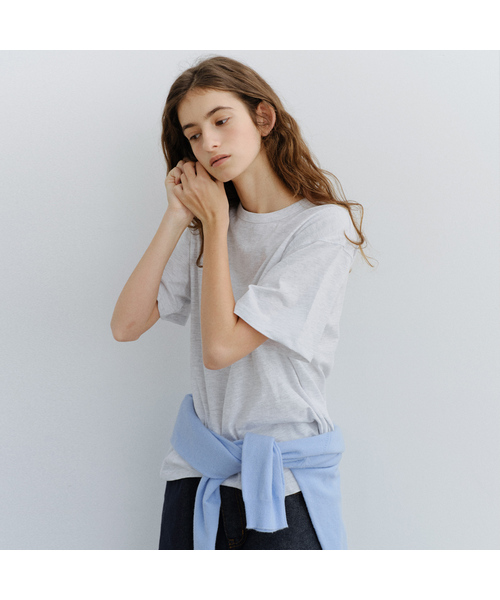URAGO(ユラーゴ)の「Steady round t-shirt(Tシャツ/カットソー・レディース・ブルー/アッシュグレー/ブラック/アイボリー/ネイビー/Wine/オートミール・FREE)」の4枚目の写真