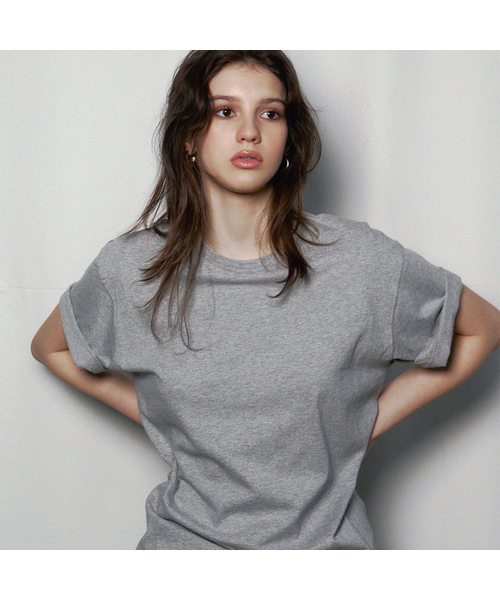 URAGO(ユラーゴ)の「Steady round t-shirt(Tシャツ/カットソー・レディース・ブルー/アッシュグレー/ブラック/アイボリー/ネイビー/Wine/オートミール・FREE)」の3枚目の写真