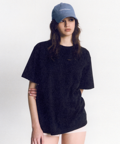 URAGO(ユラーゴ)の「Steady round t-shirt(Tシャツ/カットソー・レディース・ブルー/アッシュグレー/ブラック/アイボリー/ネイビー/Wine/オートミール・FREE)」の8枚目の写真