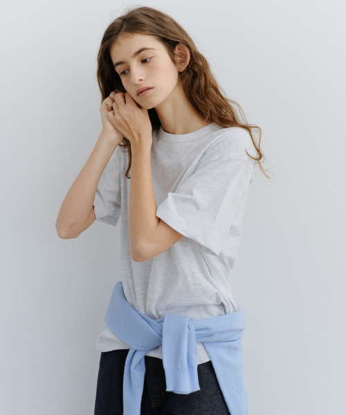 URAGO(ユラーゴ)の「Steady round t-shirt(Tシャツ/カットソー・レディース・ブルー/アッシュグレー/ブラック/アイボリー/ネイビー/Wine/オートミール・FREE)」の10枚目の写真