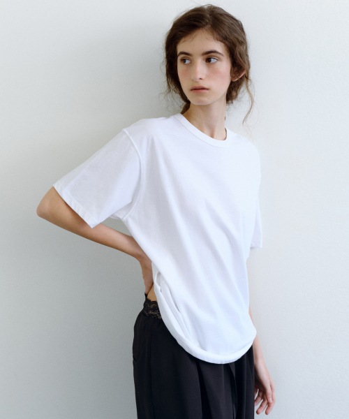 URAGO(ユラーゴ)の「Steady round t-shirt(Tシャツ/カットソー・レディース・ブルー/アッシュグレー/ブラック/アイボリー/ネイビー/Wine/オートミール・FREE)」の12枚目の写真