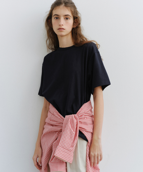 URAGO(ユラーゴ)の「Steady round t-shirt(Tシャツ/カットソー・レディース・ブルー/アッシュグレー/ブラック/アイボリー/ネイビー/Wine/オートミール・FREE)」の13枚目の写真