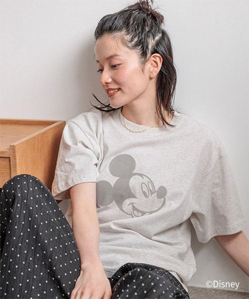 studio CLIP(スタディオクリップ)の「MICKEY / フロッキープリントTシャツ(Tシャツ/カットソー・レディース・ライトベージュ/チャコールグレー/グレー・FREE)」の21枚目の写真