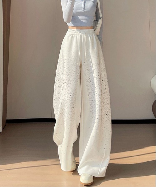 &soiree(アンドソワレ)の「グリッター付きカーブワイドスウェットパンツ(スウェットパンツ・レディース・杢グレー/ブラック/ピンク/オフホワイト・SMALL/MEDIUM/LARGE/X-LARGE)」の1枚目の写真