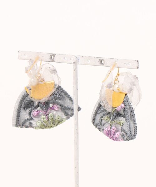 tone(トーン)の「【RosraiE】シフォンフリル インド刺繍リボン ピアス(MA)(ピアス(両耳用)・レディース・ゴールド・FREE)」の6枚目の写真