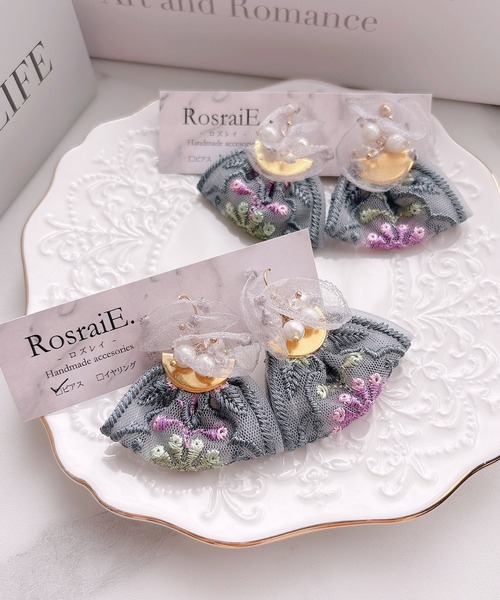tone(トーン)の「【RosraiE】シフォンフリル インド刺繍リボン ピアス(MA)(ピアス(両耳用)・レディース・ゴールド・FREE)」の1枚目の写真