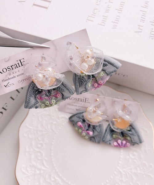tone(トーン)の「【RosraiE】シフォンフリル インド刺繍リボン ピアス(MA)(ピアス(両耳用)・レディース・ゴールド・FREE)」の2枚目の写真