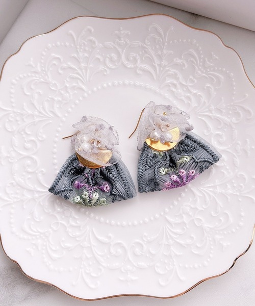 tone(トーン)の「【RosraiE】シフォンフリル インド刺繍リボン ピアス(MA)(ピアス(両耳用)・レディース・ゴールド・FREE)」の3枚目の写真