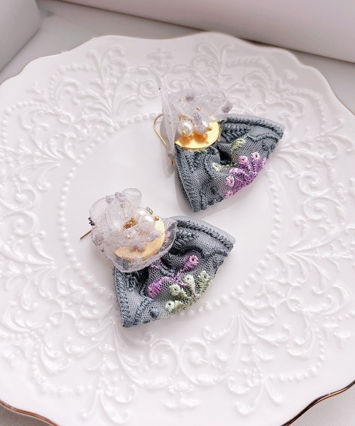 tone(トーン)の「【RosraiE】シフォンフリル インド刺繍リボン ピアス(MA)(ピアス(両耳用)・レディース・ゴールド・FREE)」の4枚目の写真