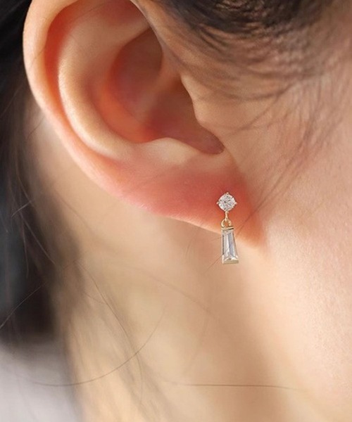 yu-ka(ユーカ)の「YU-KA:バゲットカットミニピアス Baguette-cut mini earrings(ピアス(両耳用)・レディース・ゴールド・FREE)」の1枚目の写真