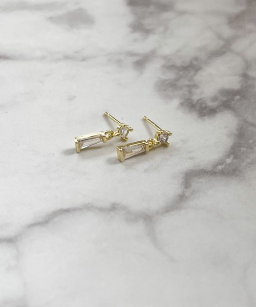 yu-ka(ユーカ)の「YU-KA:バゲットカットミニピアス Baguette-cut mini earrings(ピアス(両耳用)・レディース・ゴールド・FREE)」の2枚目の写真