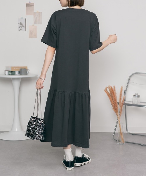 MARAI(マーライ)の「半袖 裾ティアードワンピース コットン100% ロング丈 Aライン(ワンピース・レディース・チャコールグレー/ブラック/モカ・LL~3L/4L~5L/M~L)」の17枚目の写真