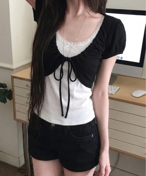 LADY LIKE(レディライク)の「【春夏新作】レイヤード風胸リボンパフスリーブトップス(Tシャツ/カットソー・レディース・グレー/ブラック・M)」の3枚目の写真