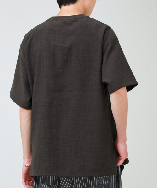 GLOSTER(グロスター)の「【布帛ライクできれい見え】麻混サイドジップTシャツ(Tシャツ/カットソー・メンズ・ブラウン/チャコールグレー・L/M/S)」の8枚目の写真