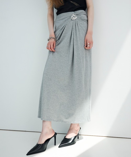 JOSE MOON(ジョゼムーン)の「<SIGNATURE PIN>DRAPE SKIRT/ドレープスカート(スカート・レディース・ブラック/グレー・38/36)」の4枚目の写真