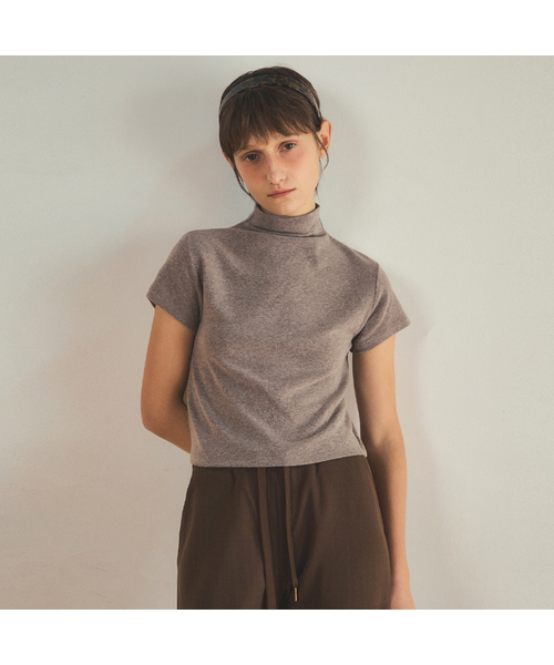 OURNOSTALGIA（アワー ノスタルジア）の「angora half turtleneck logo t-shirt_4color（Tシャツ/カットソー・レディース・ライトブラウン/アイボリー/ブラック/ライトピンク・FREE）」の3枚目の写真