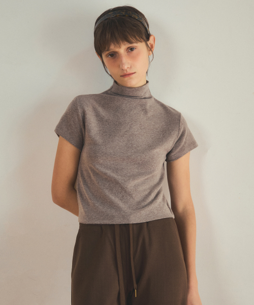 OURNOSTALGIA（アワー ノスタルジア）の「angora half turtleneck logo t-shirt_4color（Tシャツ/カットソー・レディース・ライトブラウン/アイボリー/ブラック/ライトピンク・FREE）」の5枚目の写真