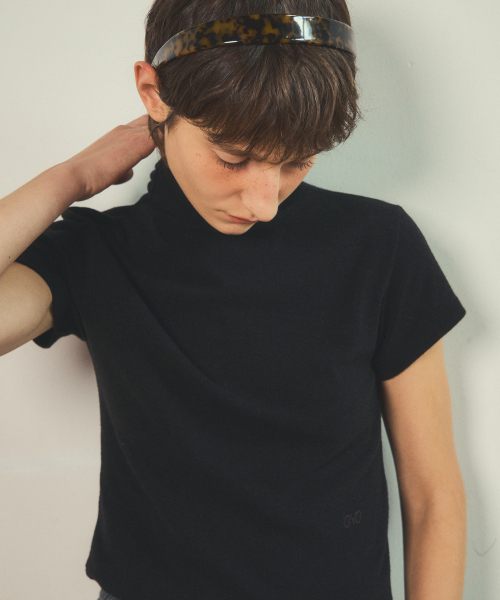 OURNOSTALGIA（アワー ノスタルジア）の「angora half turtleneck logo t-shirt_4color（Tシャツ/カットソー・レディース・ライトブラウン/アイボリー/ブラック/ライトピンク・FREE）」の6枚目の写真