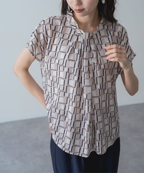 ANNA LUNA(アンナルナ)の「【ANNA LUNA】顔まわりを華やかに彩る 衿タック フレンチ袖 ブラウス(シャツ/ブラウス・レディース・ブラック/ベージュ・MEDIUM)」の2枚目の写真