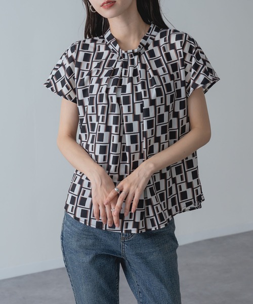 ANNA LUNA(アンナルナ)の「【ANNA LUNA】顔まわりを華やかに彩る 衿タック フレンチ袖 ブラウス(シャツ/ブラウス・レディース・ブラック/ベージュ・MEDIUM)」の1枚目の写真
