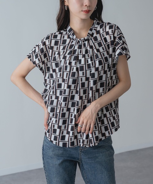 ANNA LUNA(アンナルナ)の「【ANNA LUNA】顔まわりを華やかに彩る 衿タック フレンチ袖 ブラウス(シャツ/ブラウス・レディース・ブラック/ベージュ・MEDIUM)」の4枚目の写真