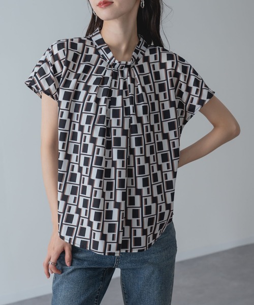 ANNA LUNA(アンナルナ)の「【ANNA LUNA】顔まわりを華やかに彩る 衿タック フレンチ袖 ブラウス(シャツ/ブラウス・レディース・ブラック/ベージュ・MEDIUM)」の22枚目の写真