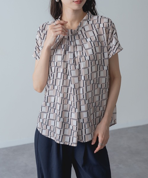 ANNA LUNA(アンナルナ)の「【ANNA LUNA】顔まわりを華やかに彩る 衿タック フレンチ袖 ブラウス(シャツ/ブラウス・レディース・ブラック/ベージュ・MEDIUM)」の8枚目の写真