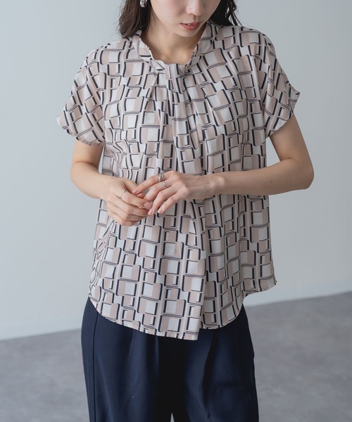 ANNA LUNA(アンナルナ)の「【ANNA LUNA】顔まわりを華やかに彩る 衿タック フレンチ袖 ブラウス(シャツ/ブラウス・レディース・ブラック/ベージュ・MEDIUM)」の13枚目の写真