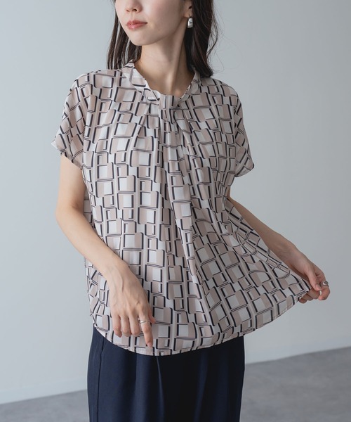 ANNA LUNA(アンナルナ)の「【ANNA LUNA】顔まわりを華やかに彩る 衿タック フレンチ袖 ブラウス(シャツ/ブラウス・レディース・ブラック/ベージュ・MEDIUM)」の14枚目の写真