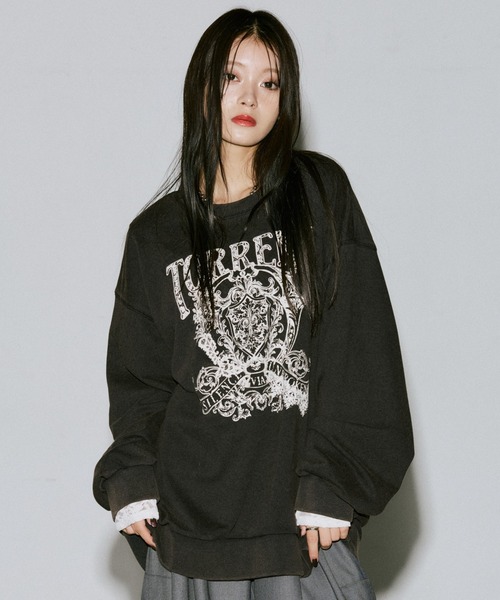 PAGEBOY(ページボーイ)の「レースカレッジスウェット/トレーナー【SHORT/LONG2サイズ展開】(スウェット・レディース・チャコールグレー/グレー/ローズ・SMALL/FREE)」の1枚目の写真