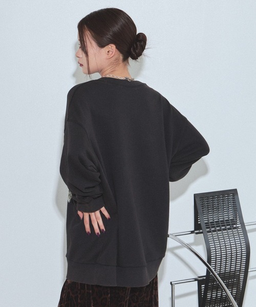 PAGEBOY(ページボーイ)の「レースカレッジスウェット/トレーナー【SHORT/LONG2サイズ展開】(スウェット・レディース・チャコールグレー/グレー/ローズ・SMALL/FREE)」の6枚目の写真