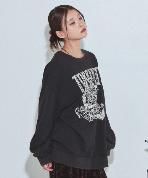 PAGEBOY(ページボーイ)の「レースカレッジスウェット/トレーナー【SHORT/LONG2サイズ展開】(スウェット・レディース・チャコールグレー/グレー/ローズ・SMALL/FREE)」の7枚目の写真