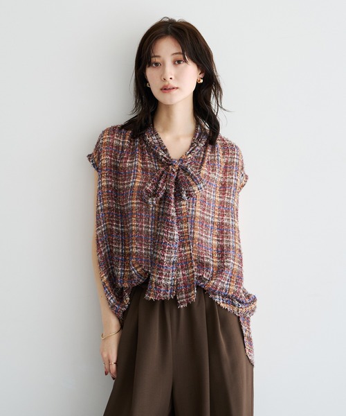 YECCA VECCA(イェッカヴェッカ)の「チェック柄ジャガードボウタイブラウス(シャツ/ブラウス・レディース・ブラウン/ネイビー・FREE)」の3枚目の写真