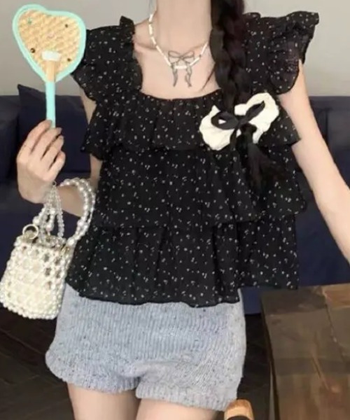 SHEPP(シープ)の「ボリュームフリル小花柄シフォンブラウス ノースリーブトップス(シャツ/ブラウス・レディース・ブラック/ホワイト・L/M)」の4枚目の写真