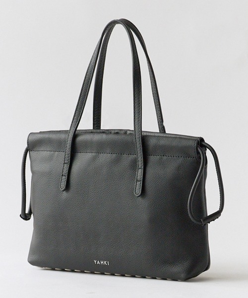 YAHKI(ヤーキ)の「YAHKI/ヤーキ LEATHER 牛革レザー 巾着ハンドバッグ ブランドロゴ コンパクト デイリー レディース 2026秋冬 秋服(ハンドバッグ・メンズ・ブラック/ブラウン・ONE SIZE)」の3枚目の写真