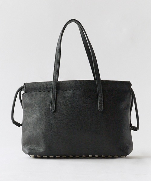 YAHKI(ヤーキ)の「YAHKI/ヤーキ LEATHER 牛革レザー 巾着ハンドバッグ ブランドロゴ コンパクト デイリー レディース 2026秋冬 秋服(ハンドバッグ・メンズ・ブラック/ブラウン・ONE SIZE)」の4枚目の写真
