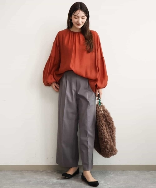 MK MICHEL KLEIN（エムケーミッシェルクラン）の「[洗える]ボリュームスリーブサテンブラウス（シャツ/ブラウス・レディース・ネイビー/オレンジ・38）」の9枚目の写真