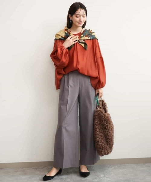 MK MICHEL KLEIN（エムケーミッシェルクラン）の「[洗える]ボリュームスリーブサテンブラウス（シャツ/ブラウス・レディース・ネイビー/オレンジ・38）」の12枚目の写真