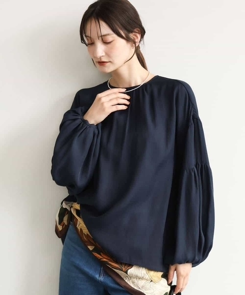 MK MICHEL KLEIN（エムケーミッシェルクラン）の「[洗える]ボリュームスリーブサテンブラウス（シャツ/ブラウス・レディース・ネイビー/オレンジ・38）」の15枚目の写真