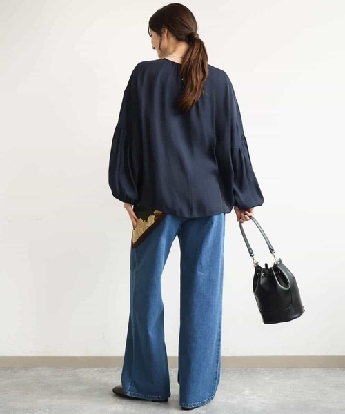 MK MICHEL KLEIN（エムケーミッシェルクラン）の「[洗える]ボリュームスリーブサテンブラウス（シャツ/ブラウス・レディース・ネイビー/オレンジ・38）」の19枚目の写真