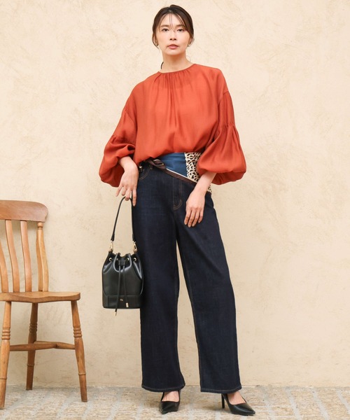 MK MICHEL KLEIN（エムケーミッシェルクラン）の「[洗える]ボリュームスリーブサテンブラウス（シャツ/ブラウス・レディース・ネイビー/オレンジ・38）」の6枚目の写真