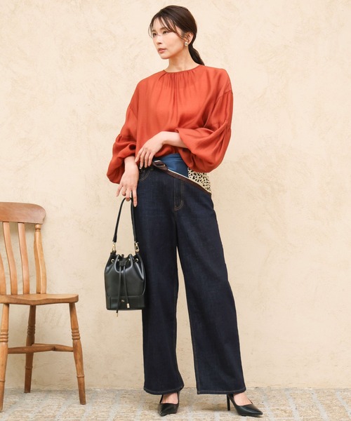 MK MICHEL KLEIN（エムケーミッシェルクラン）の「[洗える]ボリュームスリーブサテンブラウス（シャツ/ブラウス・レディース・ネイビー/オレンジ・38）」の7枚目の写真