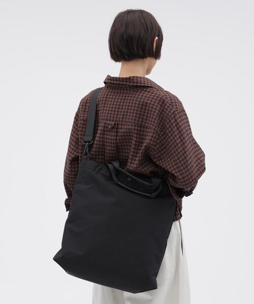 MHL.(エムエイチエル)の「NYLON CANVAS(ショルダーバッグ・レディース・ブラック/ベージュ・FREE)」の10枚目の写真