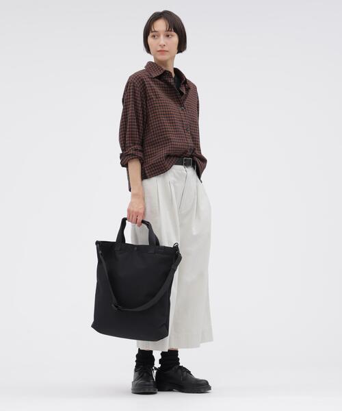 MHL.(エムエイチエル)の「NYLON CANVAS(ショルダーバッグ・レディース・ブラック/ベージュ・FREE)」の11枚目の写真