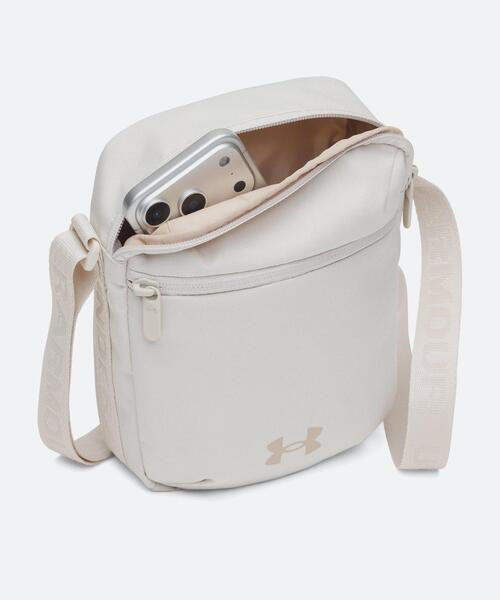 UNDER ARMOUR（アンダーアーマー）の「UAエッセンシャル クロスボディ（ライフスタイル/メンズ/レディース）（ボディバッグ/ウエストポーチ・レディース・ホワイト系その他・ONESIZE）」の4枚目の写真