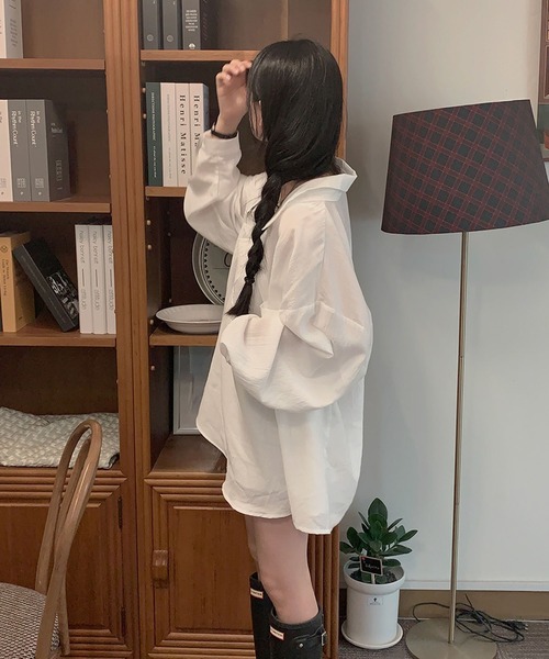 Girly Doll(ガーリードール)の「オーバーサイズシャツ&キャミソール 2点セット(シャツ/ブラウス・レディース・グレー/ホワイト/ブルー・FREE)」の18枚目の写真