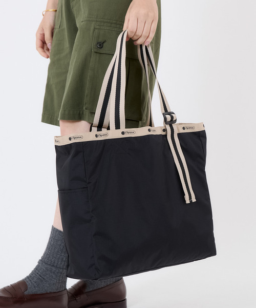 LeSportsac（レスポートサック）の「LG HANDLE ADJ TOTE ブラック/ブラックベージュウェビング（トートバッグ・レディース・ブラック・FREE）」の2枚目の写真
