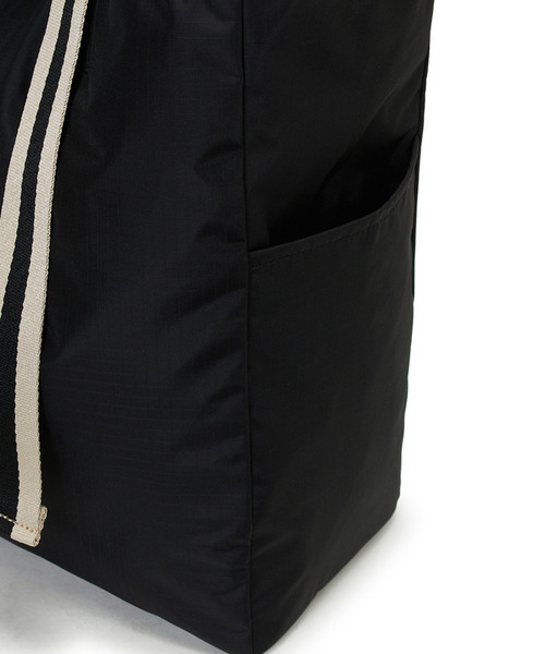 LeSportsac（レスポートサック）の「LG HANDLE ADJ TOTE ブラック/ブラックベージュウェビング（トートバッグ・レディース・ブラック・FREE）」の7枚目の写真