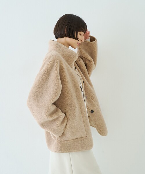 Rouge vif Anna(ルージュヴィフアンナ)の「【2サイズ展開】2WAYスタンドカラースエードライクリバーシブルボアコート(その他アウター・レディース・ベージュ/チャコールグレー・36/38)」の8枚目の写真
